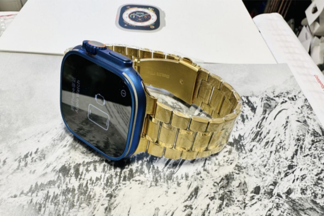 An Arizona Jeweler is Currently Selling a Bespoke Apple Watch Ultra in Anodized Blue_